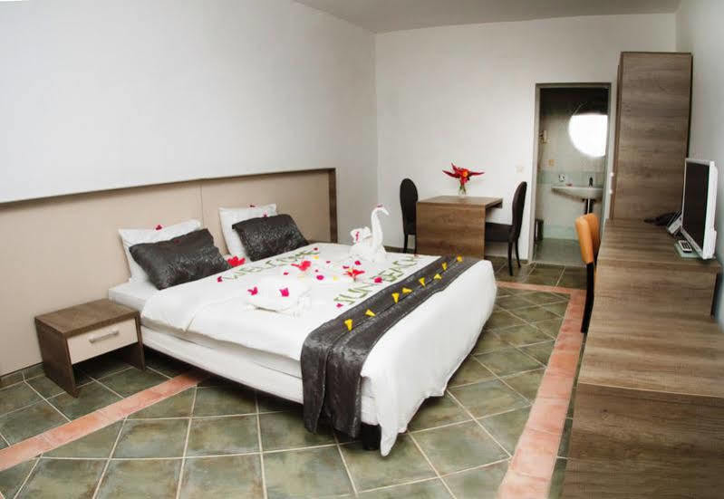 Sunbeach Hotel & Resort Bakau Екстер'єр фото
