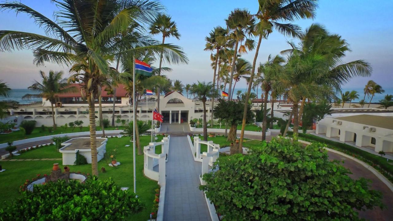 Sunbeach Hotel & Resort Bakau Екстер'єр фото