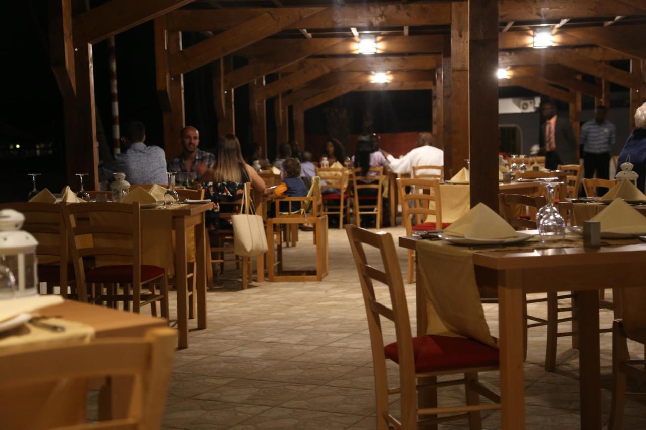 Sunbeach Hotel & Resort Bakau Екстер'єр фото