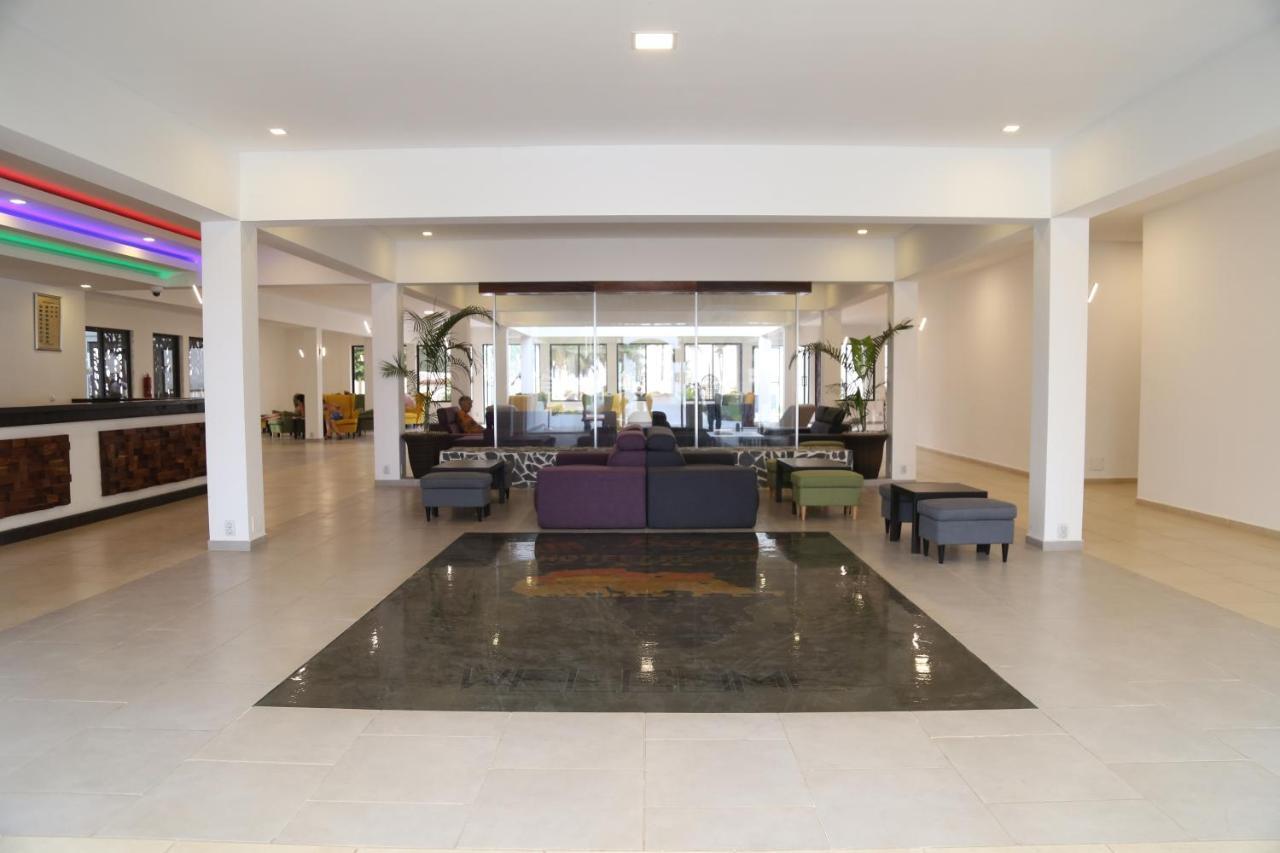 Sunbeach Hotel & Resort Bakau Екстер'єр фото